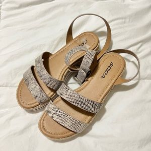New Woman’s sandals